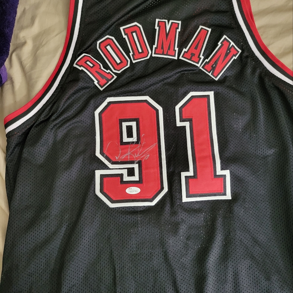 Dennis rodman autographed jersey